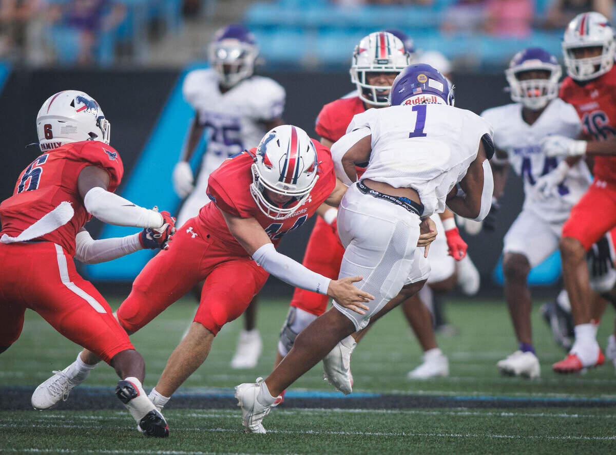 Northwestern’s Turbo Richard (1) breaks a tackle in the backfield.