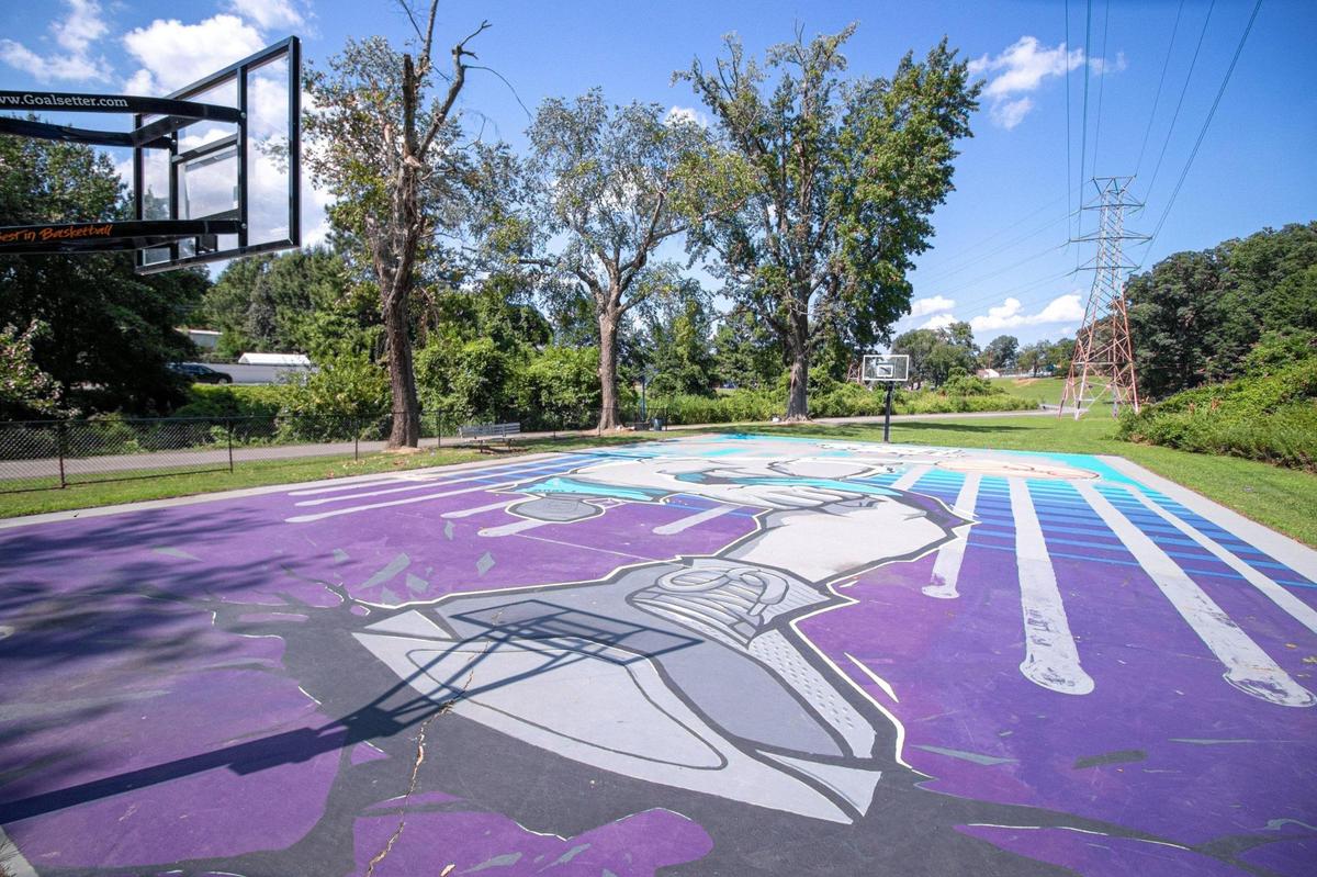 Basketball courts are available in Cordelia Park in Charlotte.