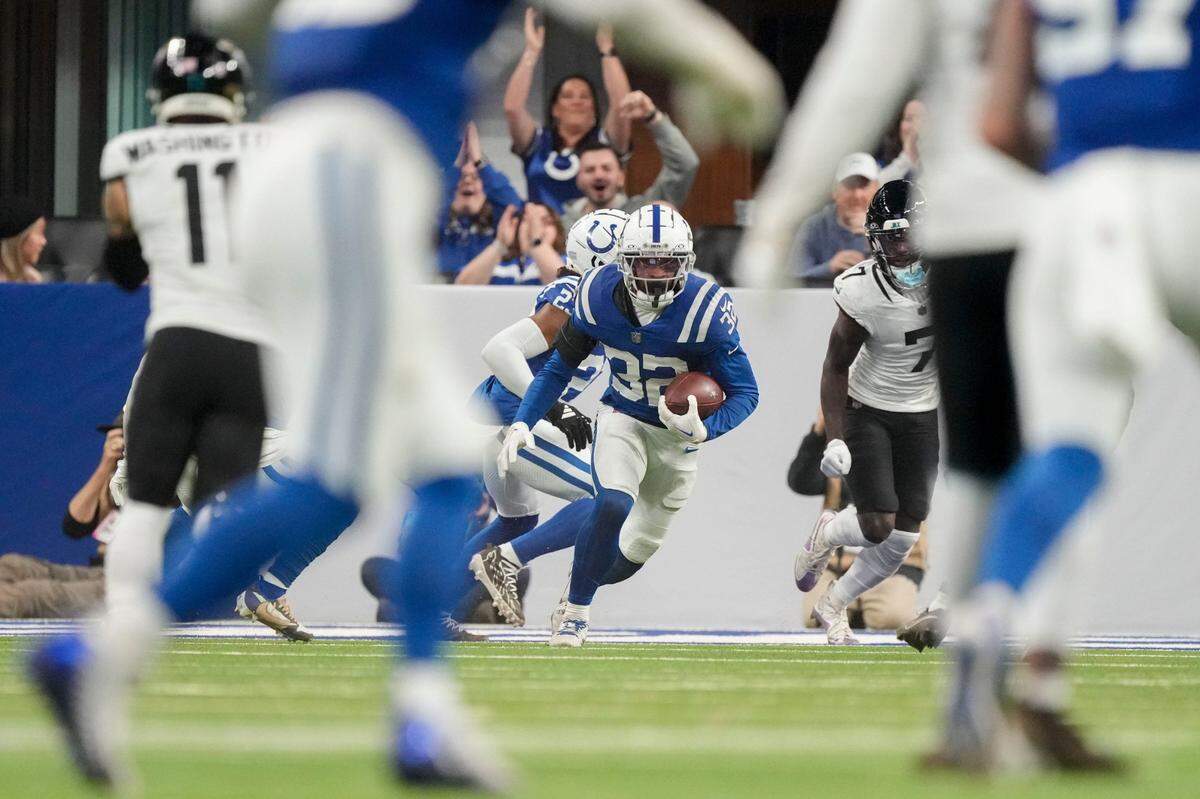 Indianapolis Colts safety Julian Blackmon (32) turns to run after intercepting a pass Sunday, Jan. 5, 2025, during a game against the Jacksonville Jaguars at Lucas Oil Stadium in Indianapolis.