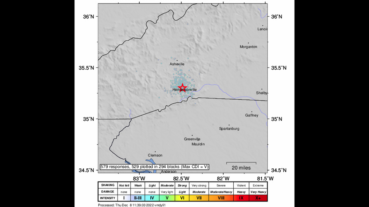 Hundreds of people&nbsp;felt an earthquake late Wednesday about 100 miles west of Charlotte in the North Carolina mountains, according to the U.S. Geological Survey.
