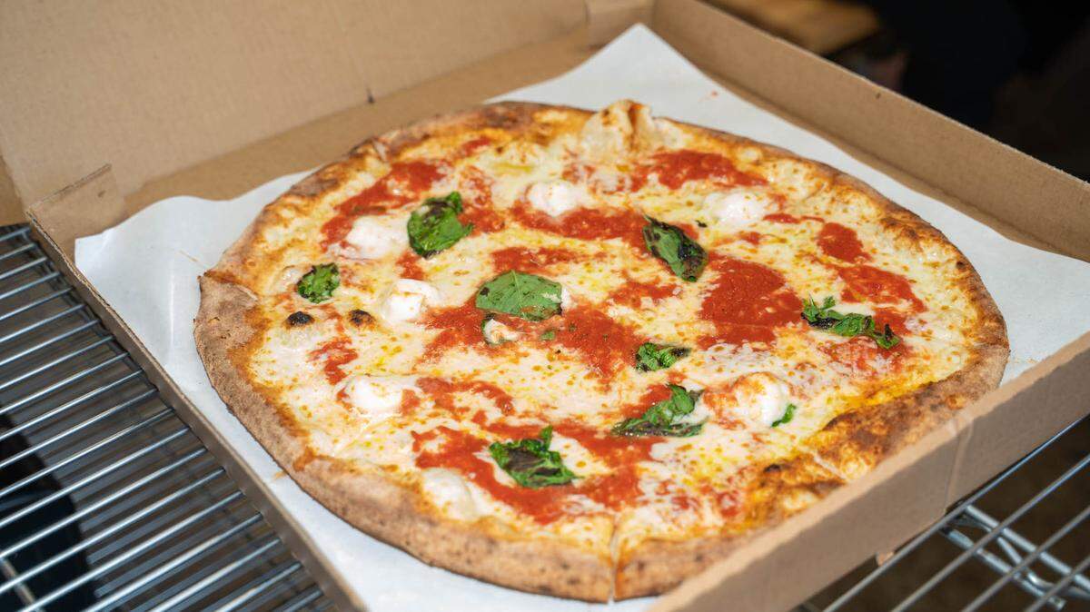 Delish has named Mooresville’s Aliño Pizzeria as “The Pizzeria Everyone is Obsessed with In Your State” for North Carolina. The fresh buffalo mozzarella on Aliño Pizzeria’s Margherita Pizza is flown in weekly from Italy.