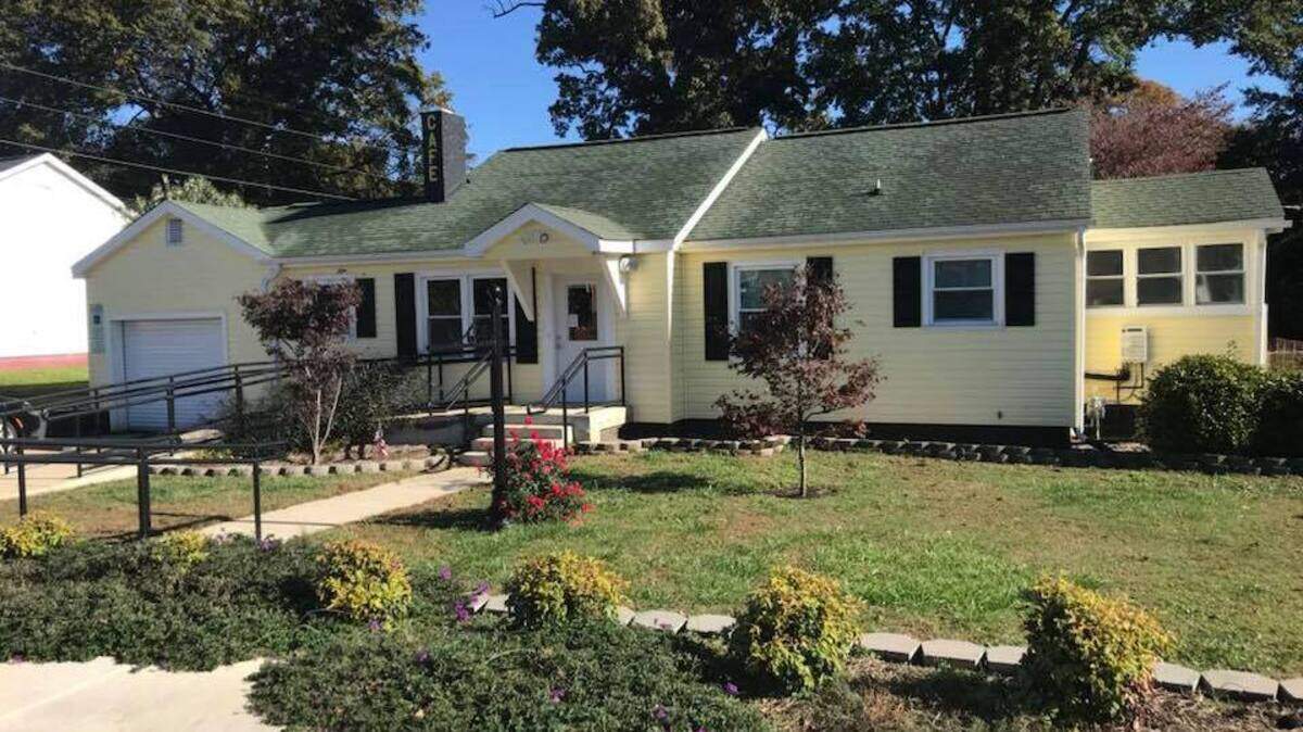 Scott Blackwood, who has longtime ties to both food and music in the area, has bought the former Pearlee & Cille’s in Belmont and plans a restaurant that will be called The Bottle Tree.