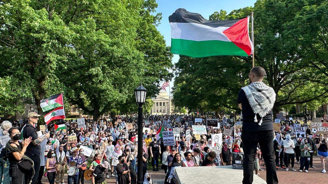 UNC students put tents back up on quad after hours of pro-Palestine protests
