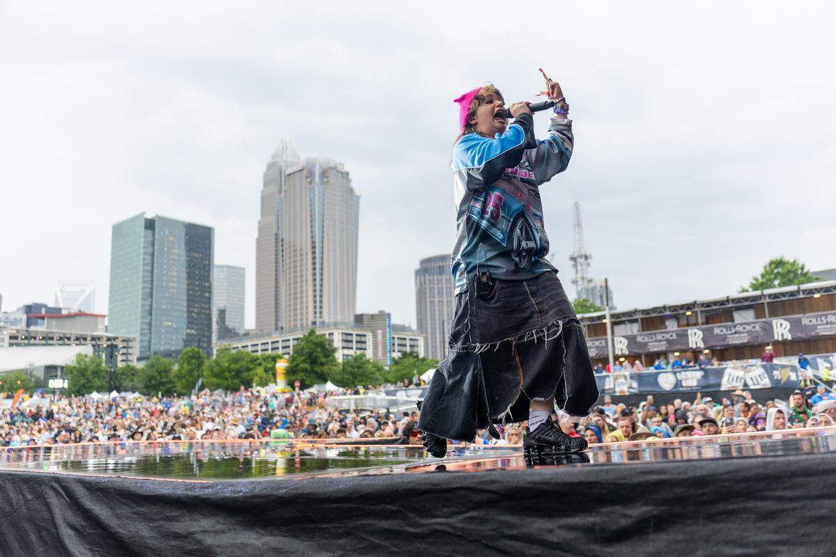 Lola Young performs at Lovin’ Life Music Fest on Saturday, May 3, 2025.