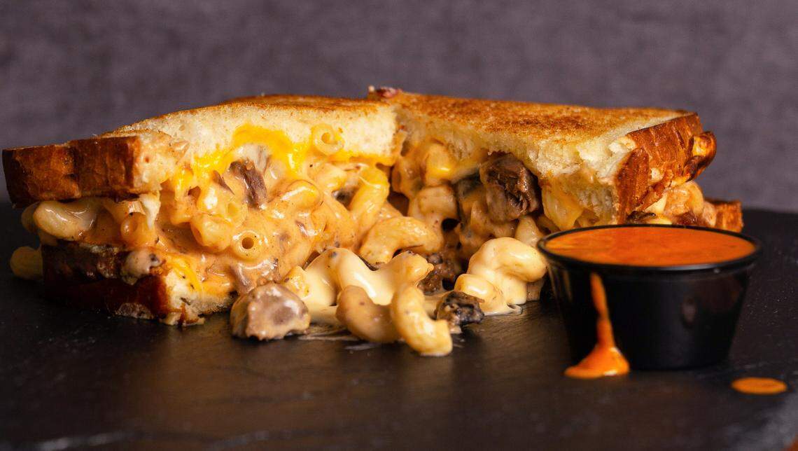 Best of Both Worlds sandwich from I Heart Mac & Cheese.