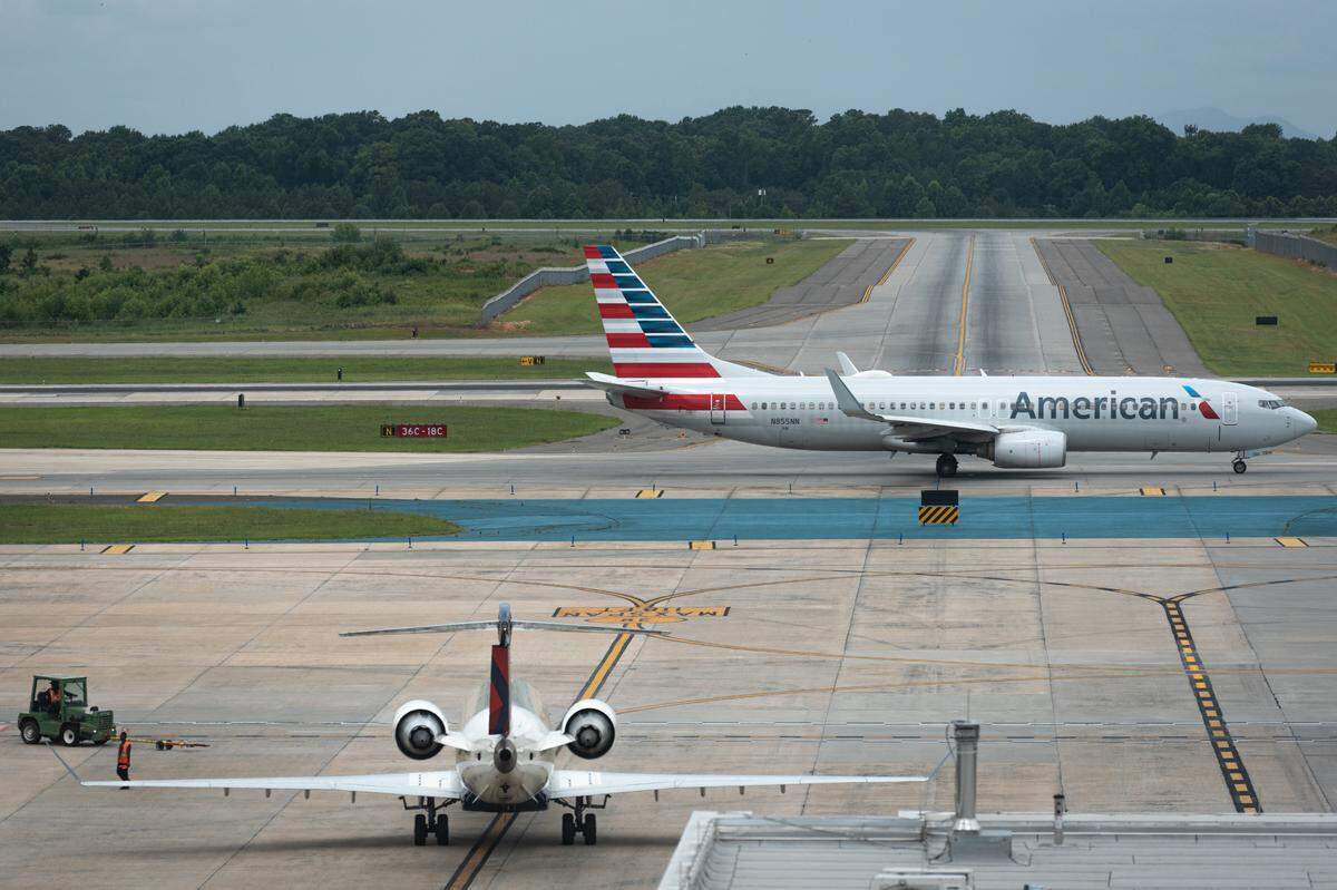 American Airlines flight 1616 had to return to CLT airport due to a possible mechanical issue.