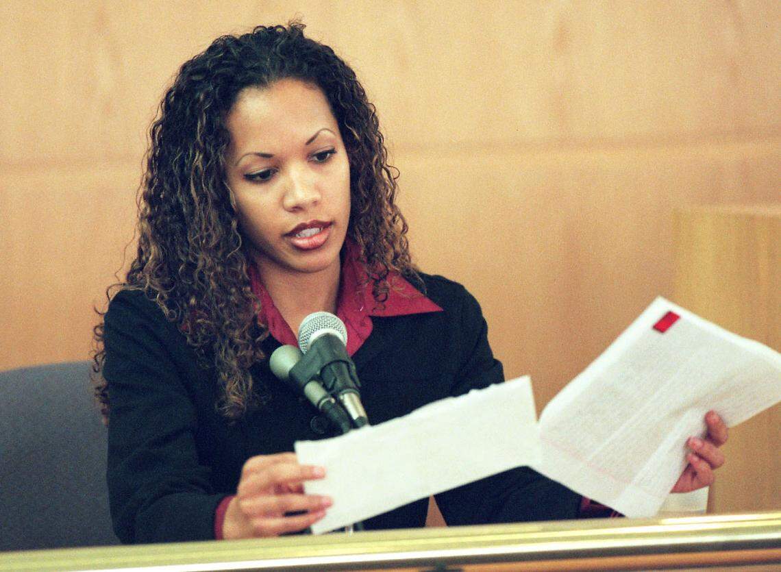 Amber Turner reads a letter Rae Carruth sent to her from jail during testimony in Carruth’s murder trial in Charlotte. The letter detailed 15 things Carruth wanted Turner to say concerning Carruth’s relationship with his older son.
