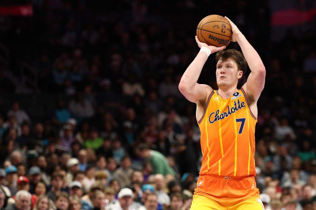 Hornets rookie Kon Knueppel set the rookie mark for 3-pointers made in a season on Thursday night in Indianapolis. 