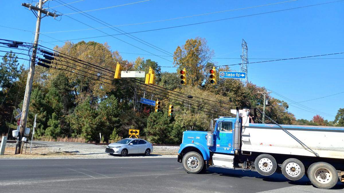 A trucker turns left off Timber Road onto Mecklenburg Highway (N.C. 115 South) in Mooresville on Monday, Oct. 24, 2022.