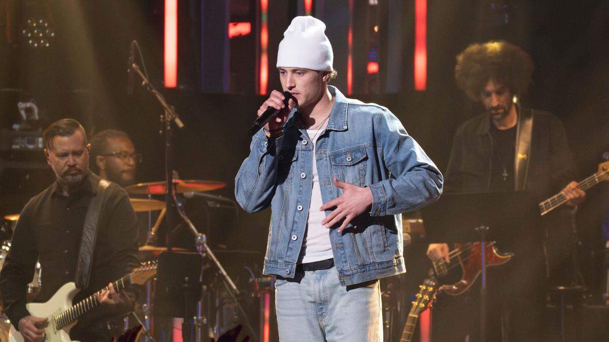Blake Proehl performs during “American Idol’s” Showstoppers round.