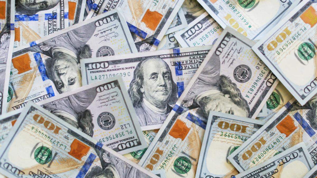A man convinced older Americans they won a lottery prize and caused them to lose hundreds of thousands of dollars, federal prosecutors say.