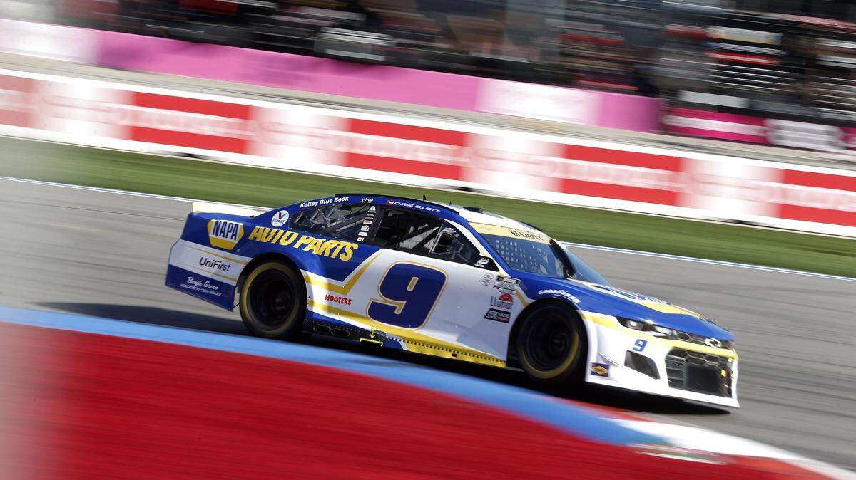 CONCORD, NORTH CAROLINA - OCTOBER 10: Chase Elliott, driver of the #9 NAPA Auto Parts Chevrolet, drives during the NASCAR Cup Series Bank of America ROVAL 400 at Charlotte Motor Speedway on October 10, 2021 in Concord, North Carolina. (Photo by Brian Lawdermilk/Getty Images)