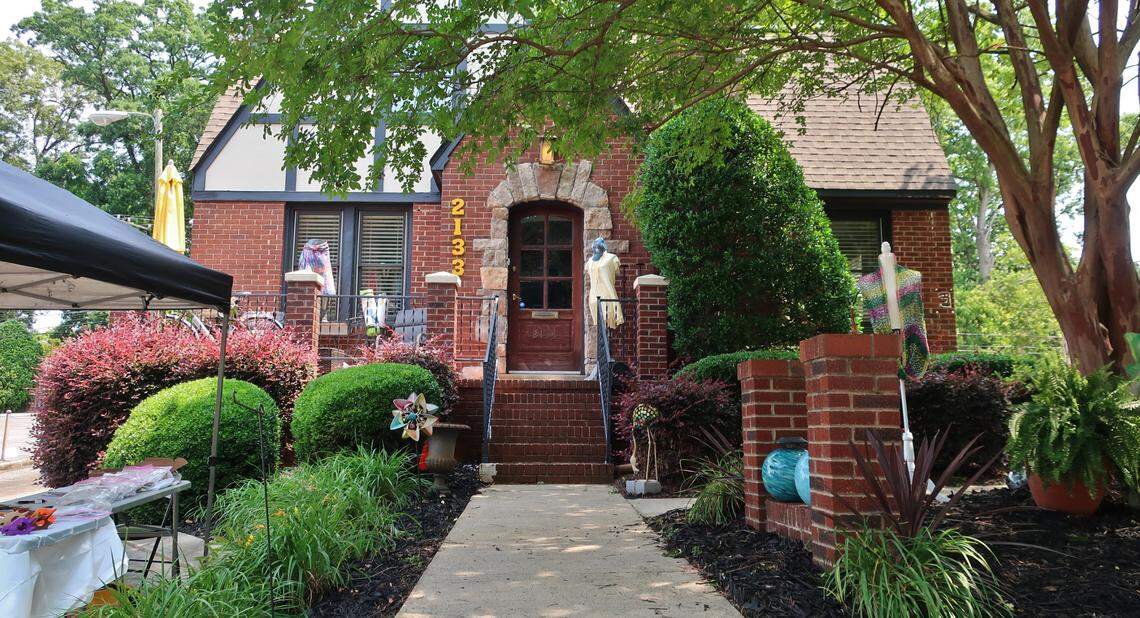 Nouveau Chapeau sells new, thrift and vintage clothing, jewelry and decor in Commonwealth.