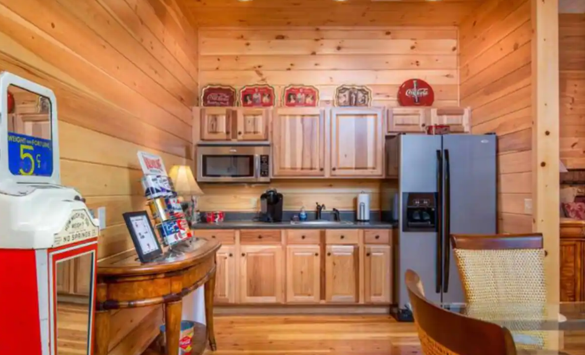 These images can only be used with stories related to Airbnb listings.