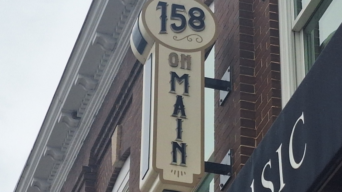 New owner rescues a popular downtown Mooresville cocktail lounge from closure