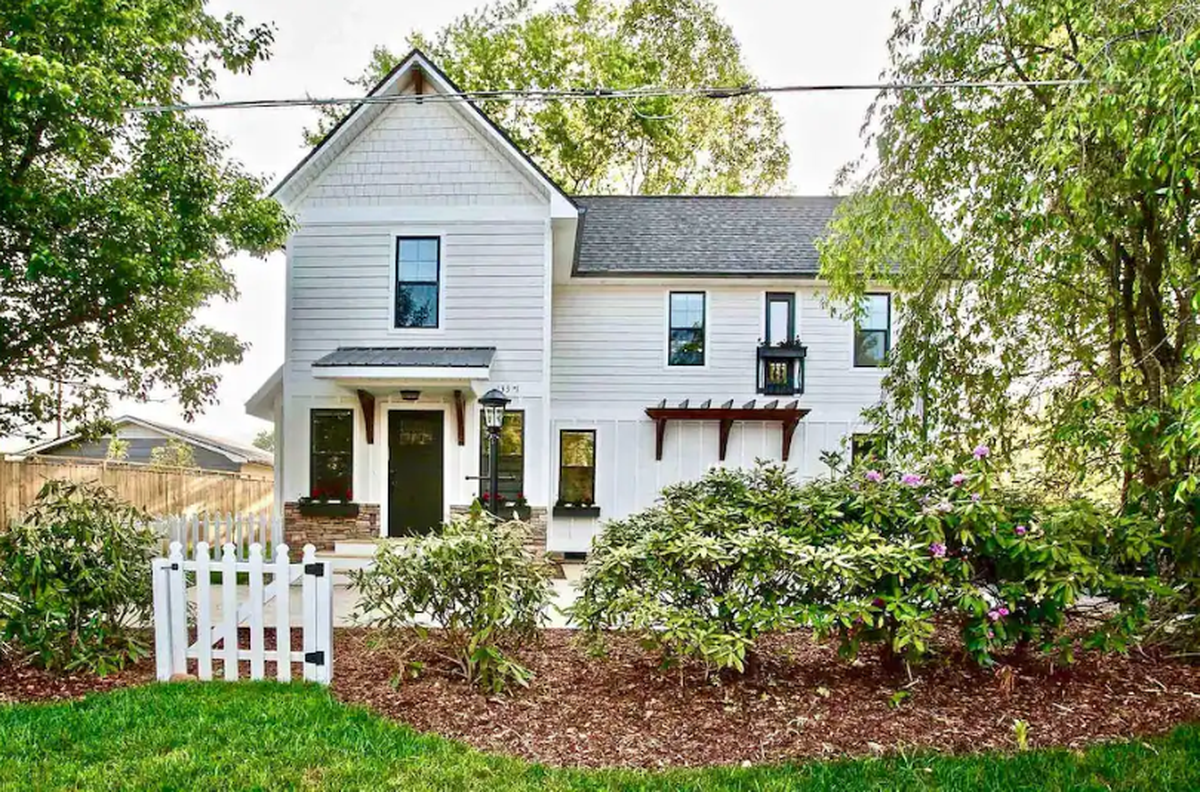 These images can only be used with stories related to Airbnb listings.