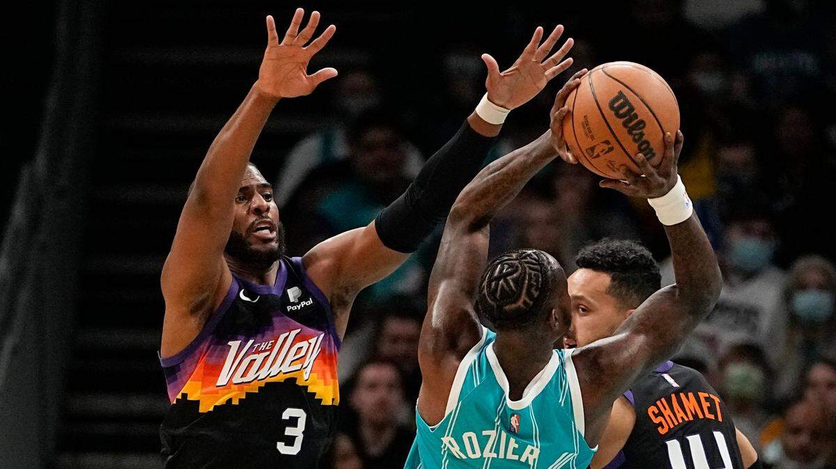 Charlotte Hornets guard Terry Rozier shoots between Phoenix Suns guard Chris Paul, left, and guard Landry Shamet during the first half of an NBA basketball game on Sunday, Jan. 2, 2022, in Charlotte, N.C. (AP Photo/Chris Carlson)
