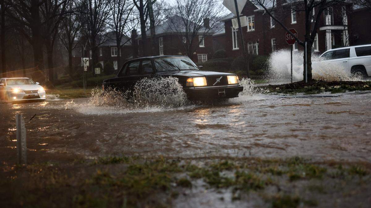 Earlier this week, heavy rain and damaging winds led to multiple business closures in Charlotte. On Friday, restaurants prepared for Round 2.