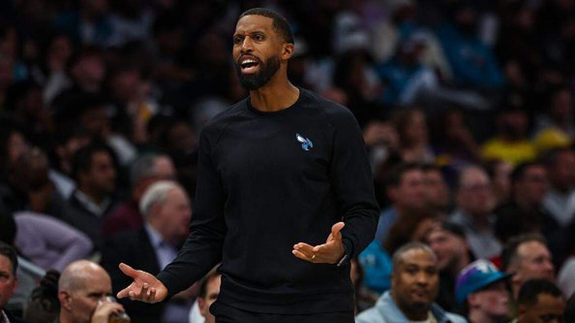 Double trouble: Hornets fall short in Toronto, have another injury to deal with