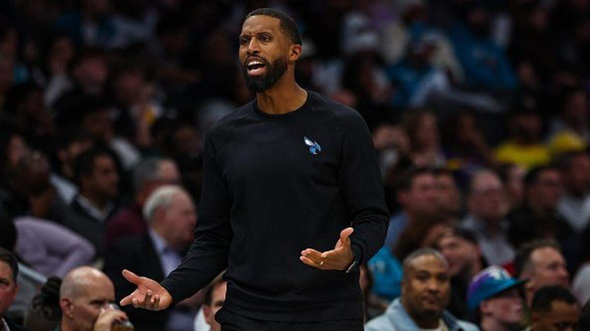 Head Coach Charles Lee of the Charlotte Hornets has another injury to deal with.