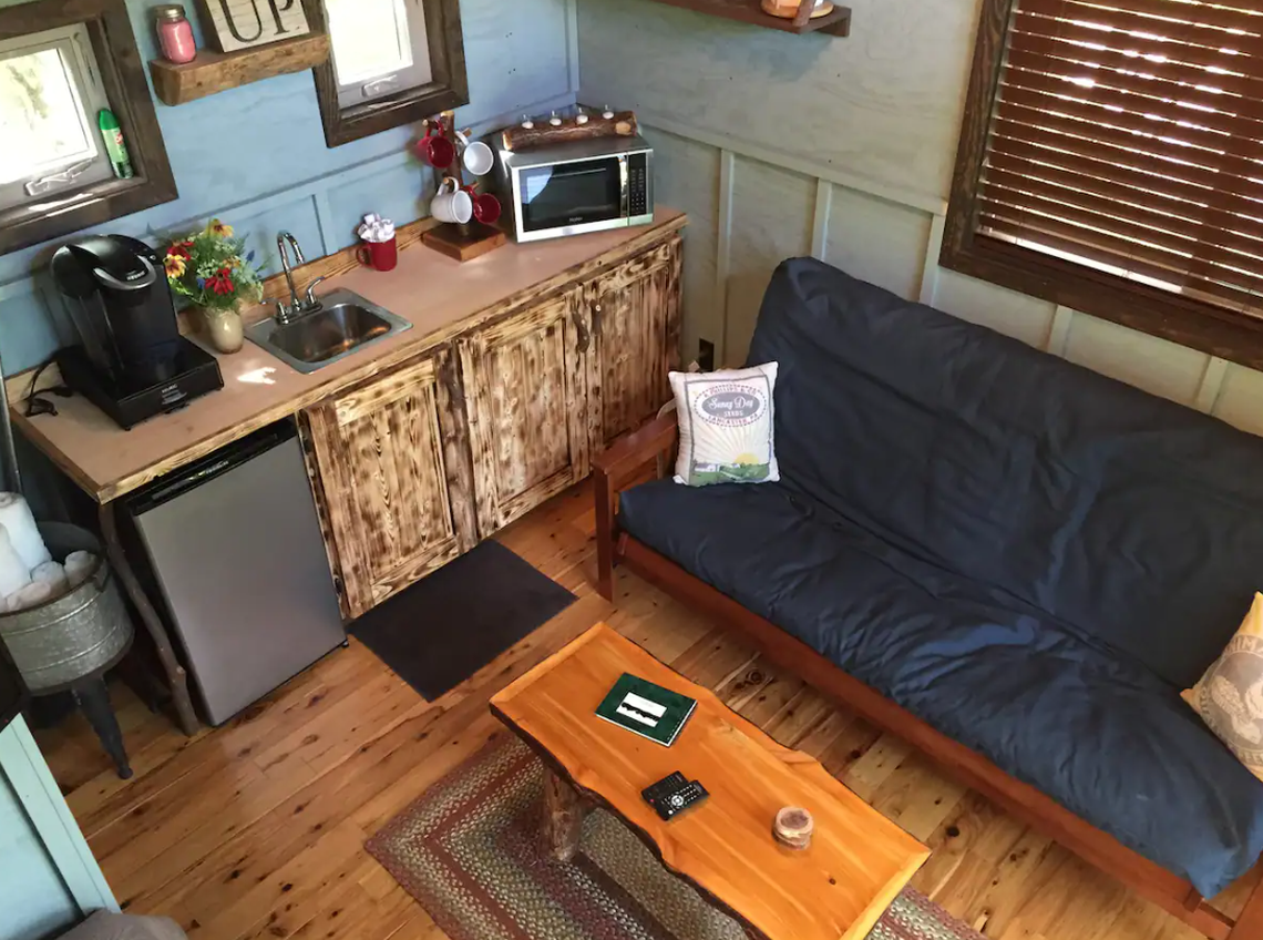 These images can only be used with stories related to Airbnb listings.