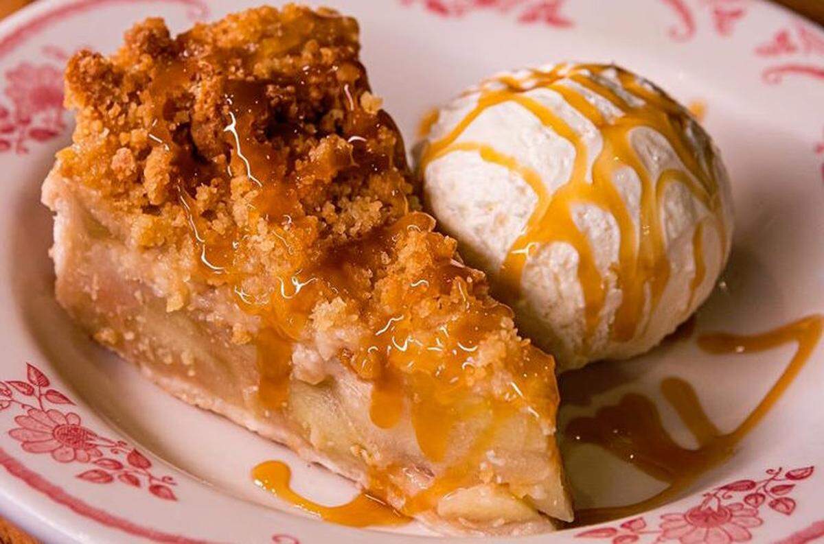 Apple pie is joining the menu at Midwood Smokehouse.
