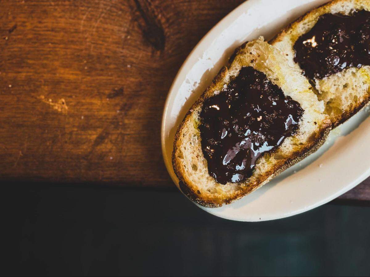 Gift mom a tote bag full of items to make pan con chocolate, curated by Barcelona Wine Bar.