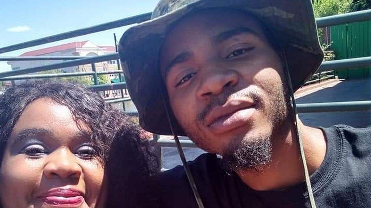 Latonya Littlejohn with her oldest son Javarrus Jeter, who experienced increased mental health needs during the pandemic.