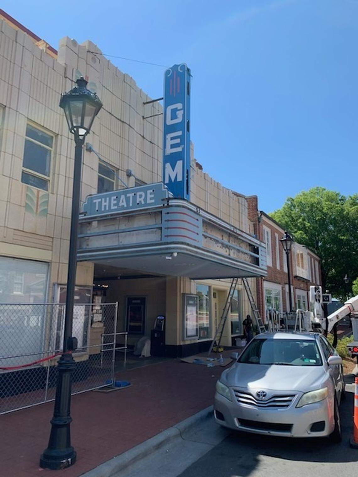 The Gem Theatre, a historic single-screen movie theater in Kannapolis, got a new marquee sign Tuesday as the theater undergoes $1.1 million in renovations.