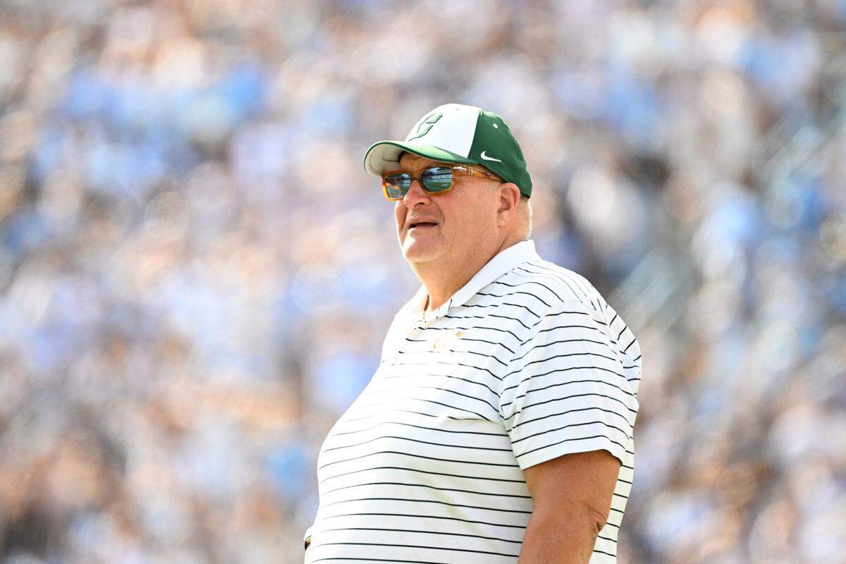 Charlotte 49ers head coach Bill Poggi at Kenan Stadium. / Bob Donnan-Imagn Images