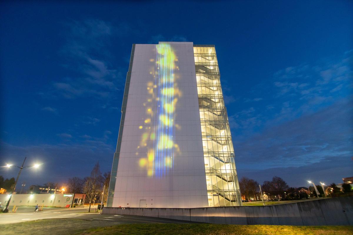 Particle Falls is a display that makes the air quality visible in real time. The blue represents clean air and the yellow represents particle pollution.