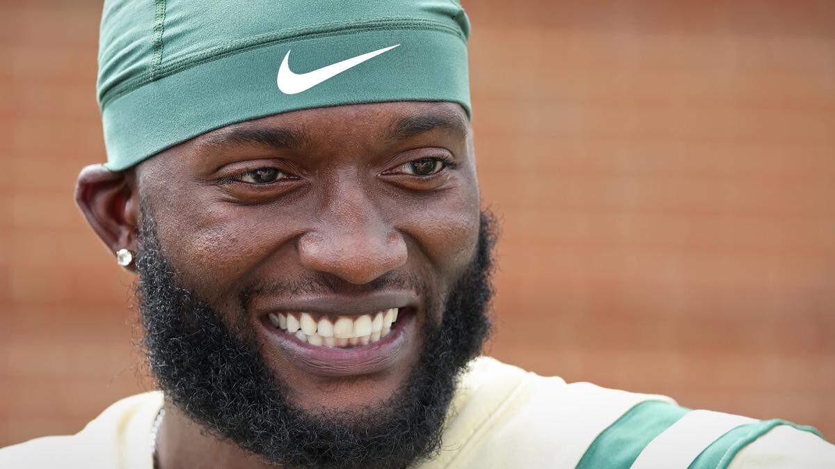 Charlotte 49ers quarterback Jalon Jones.