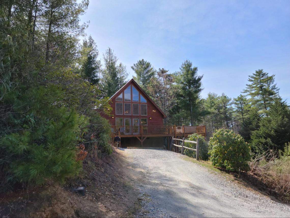 Bear Den Campground & Creekside Cabins is located near the Blue Ridge Parkway and has a lakeside beach for swimming and fishing.