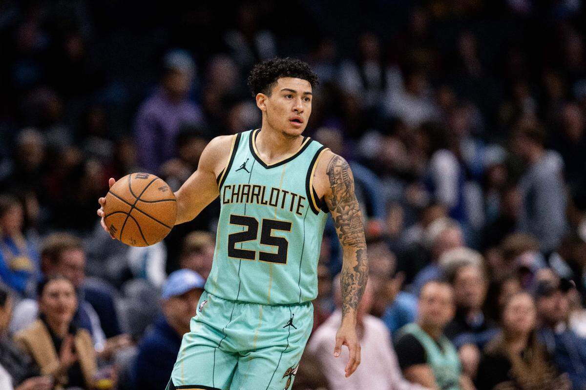 Charlotte Hornets guard KJ Simpson (25) brings the ball up court against the Cleveland Cavaliers during the first quarter at Spectrum Center.
