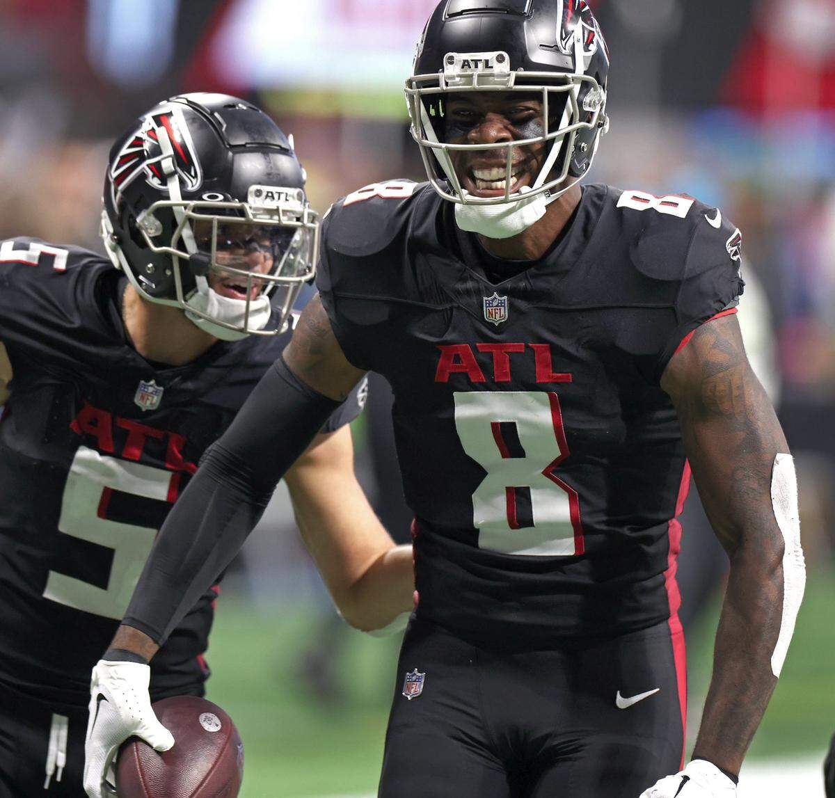 Atlanta Falcons tight end Kyle Pitts celebrates his pass reception during fourth-quarter action against the Carolina Panthers at Mercedes-Benz Stadium in Atlanta, GA on Sunday, September 10, 2023. The Falcons defeated the Panthers 24-10.