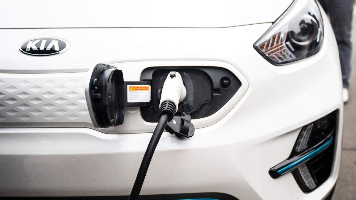 The PoleVolt charging cable is plugged into a Kia Niro EV as the charging station. The station uses existing streetlights to provide free curbside charging for electric vehicles and expands access to charging infrastructure for people who do not have access to off-street parking. The EV charging station comes after the Biden Administration allotted $5 billion in federal funds to build electric vehicle infrastructure.