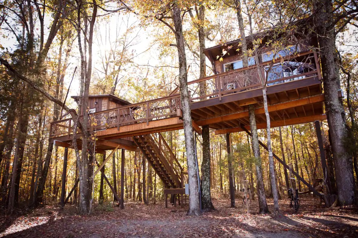 These images can only be used with stories related to Airbnb listings.