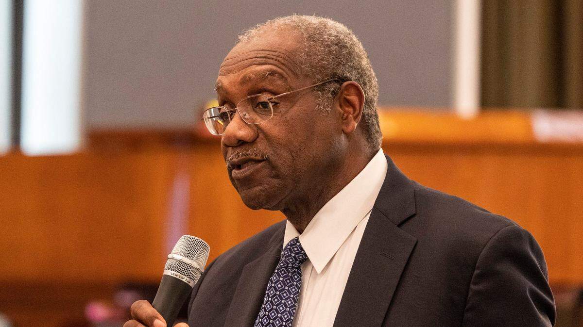 Arthur Griffin Jr. is a Democratic candidate for Mecklenburg Board of County Commissioners at-large in 2022.