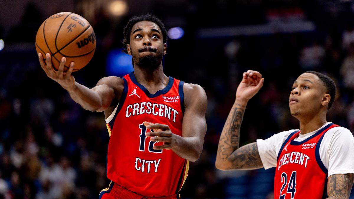 New Orleans Pelicans guard Antonio Reeves (12) and New Orleans Pelicans guard Jordan Hawkins (24) keep loose on a time out against the Sacramento Kings during the first half at Smoothie King Center.