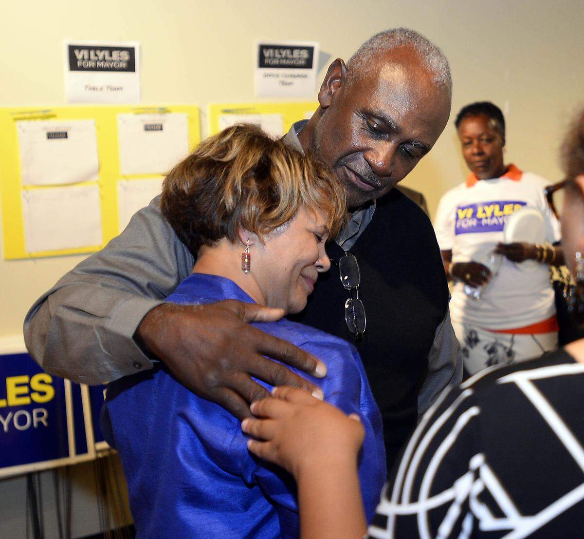 Charlotte Democratic mayoral candidate Vi Lyles hugs former Charlotte Mayor Harvey Gantt after winning the primary over current Mayor Jennifer Roberts on Tuesday, September 12, 2017.