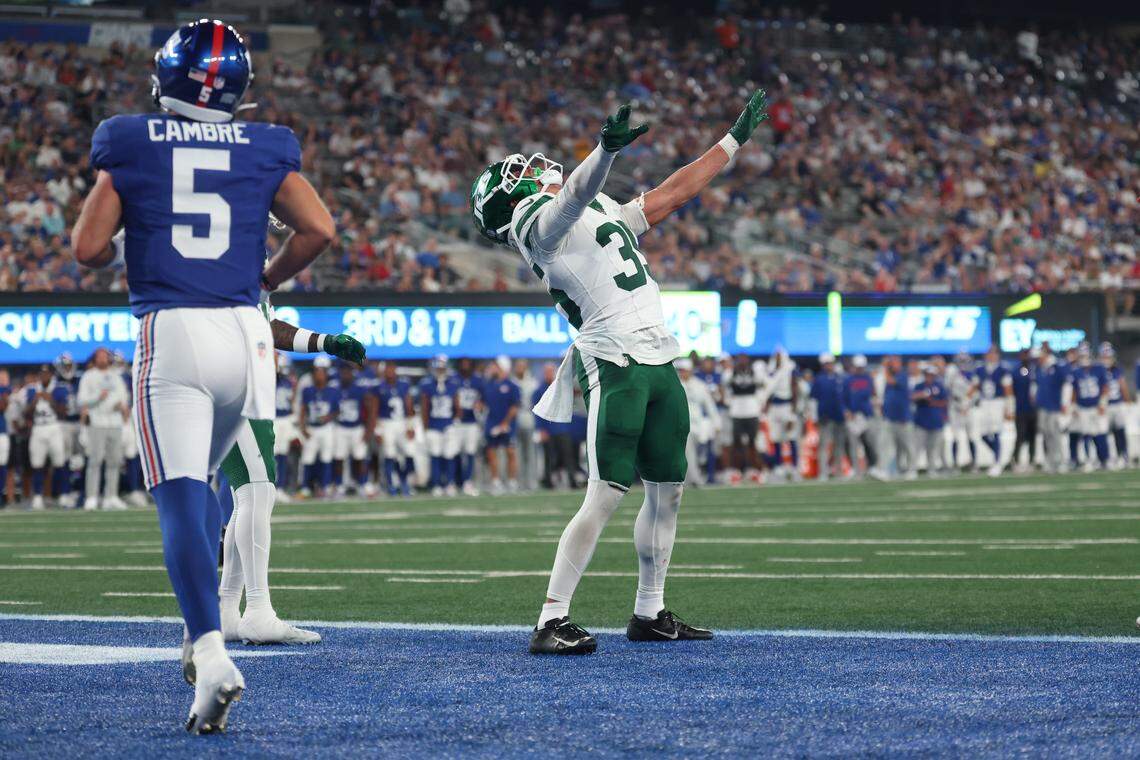 New York Jets safety Dean Clark (35) celebrates after breaking up a pass intended for New York Giants wide receiver Juice Wells Jr. (not pictured) during an Aug. 16, 2025, game at MetLife Stadium. 