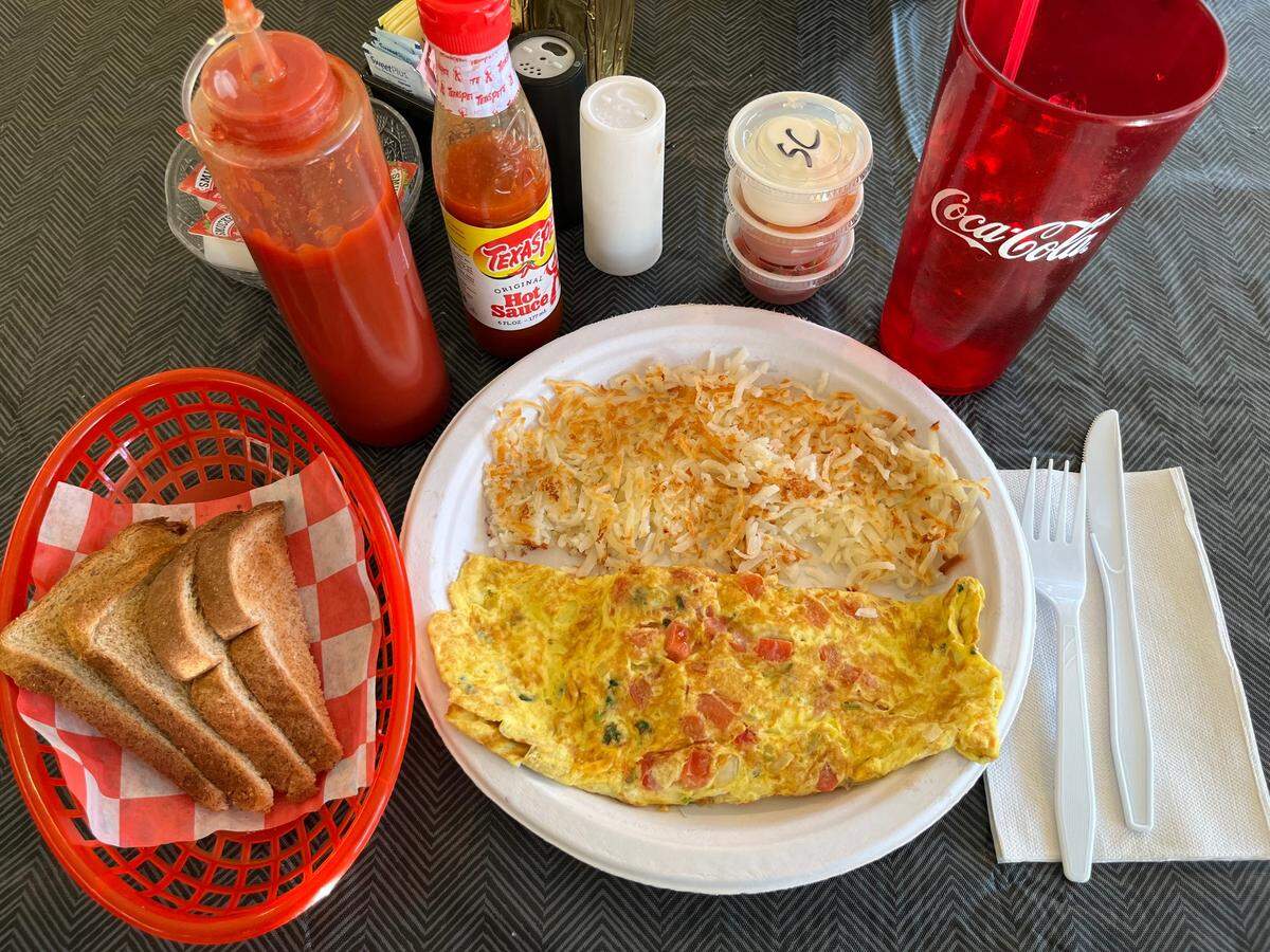 The pico de gallo omelet at Vera’s Kitchen comes with sour cream, salsa and more pico de gallo for piling on top. Hot sauce is available to add, too.
