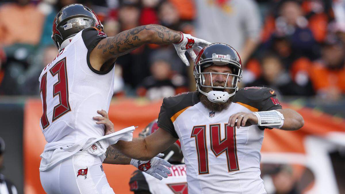 Tampa Bay Buccaneers quarterback Ryan Fitzpatrick (14) will start Sunday against the Carolina Panthers. (AP Photo/Frank Victores)