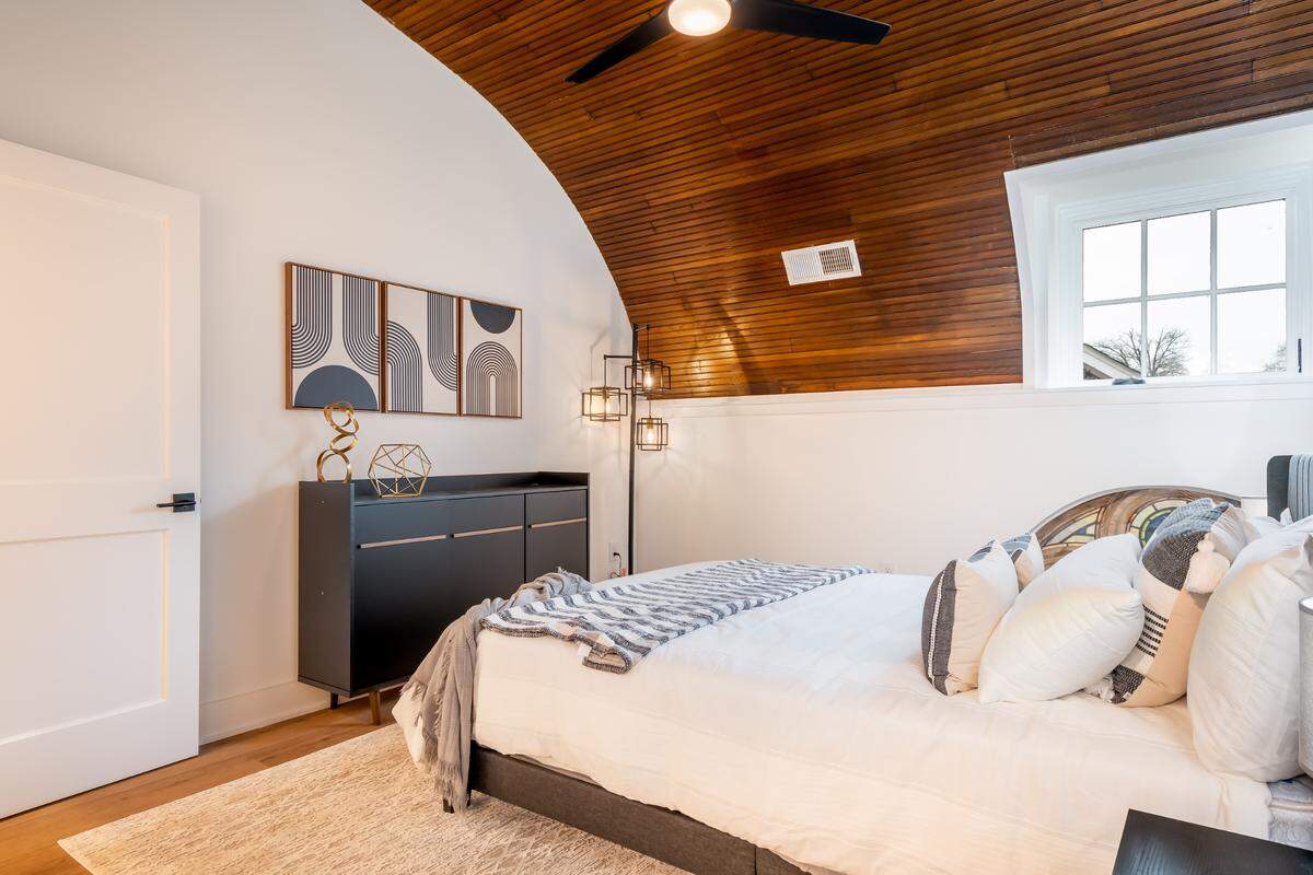 The Arches, located at 201 Grandin Rd, has two and three bedroom units available.