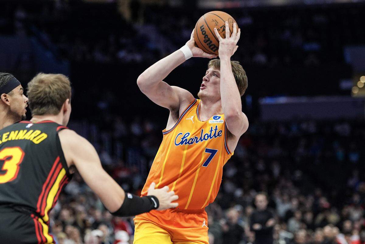 Charlotte Hornets guard Kon Knueppel (7) shoots a jump shot over Atlanta Hawks guard Luke Kennard (3) during the first half of an NBA basketball game, Thursday, Dec. 18, 2025, in Charlotte, N.C.