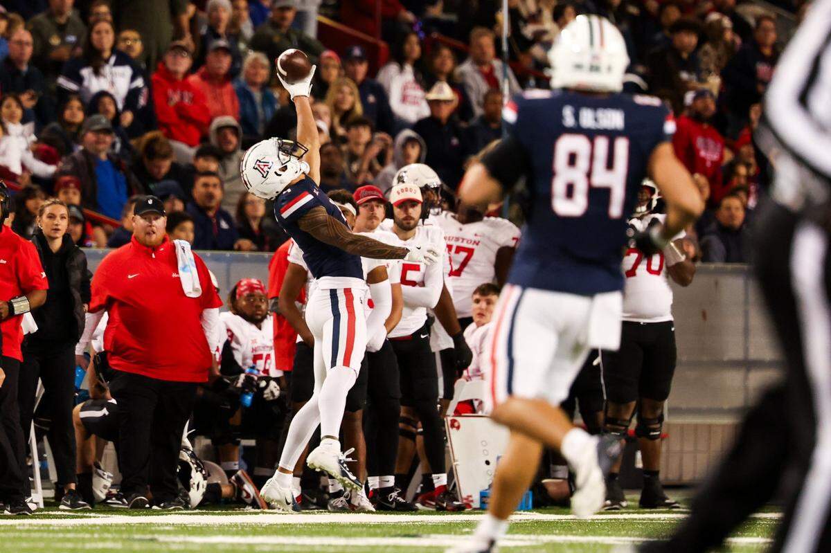 Nov 15, 2024; Tucson, Arizona, USA; Arizona Wildcats wide receiver Tetairoa McMillan (4) catches the ball during the first quarter against the Houston Cougars at Arizona Stadium. Mandatory Credit: Aryanna Frank-Imagn Images