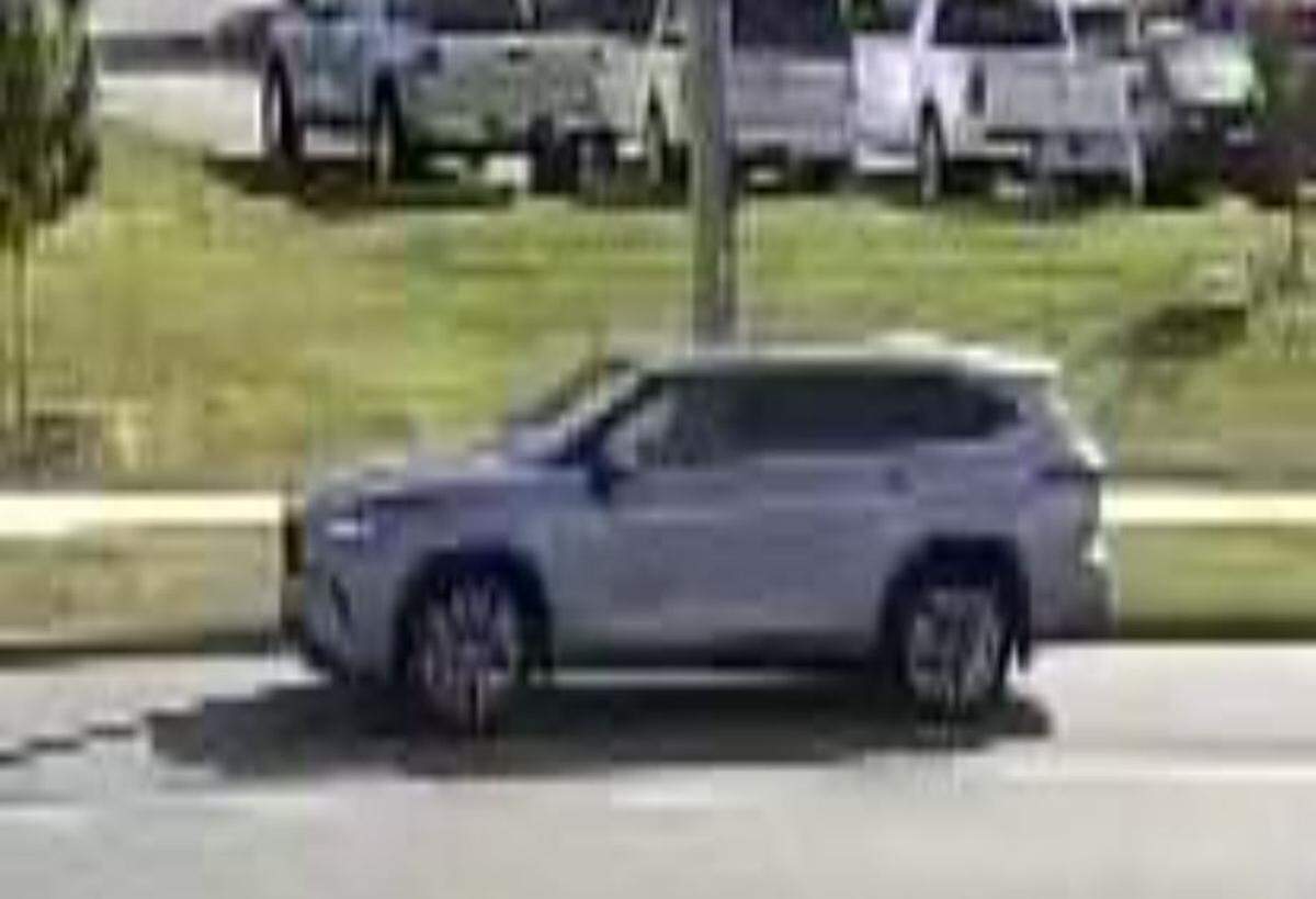The Iredell County Sheriff’s office released photos of a car belonging to a possible suspect who made a false bomb threat to the Iredell County Courthouse and District Attorney’s Office Tuesday afternoon.