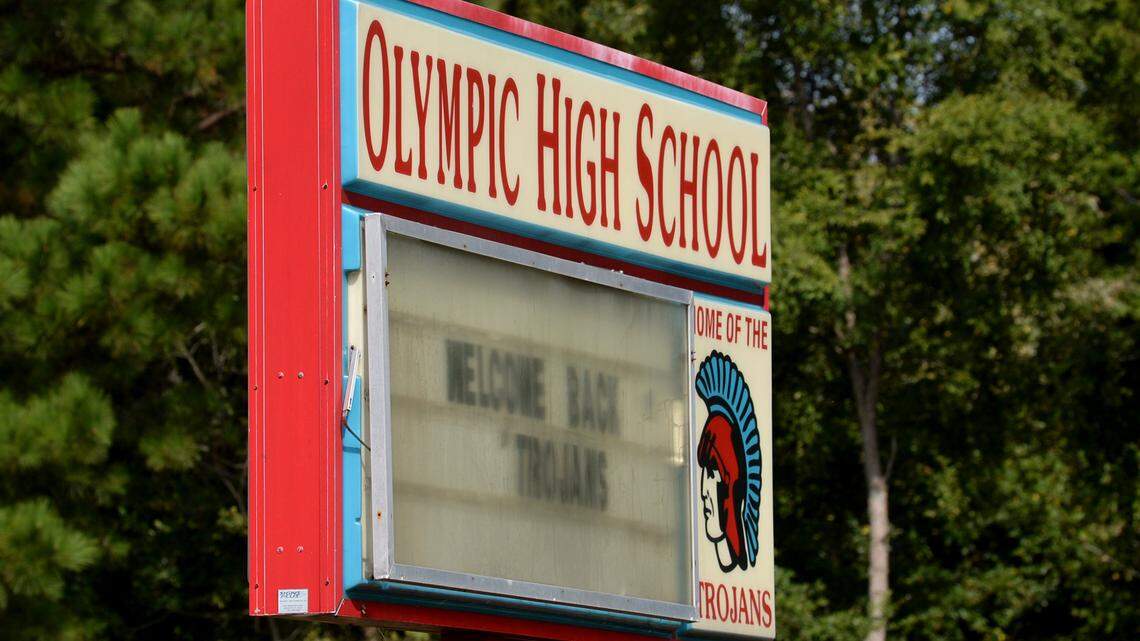 Accused football player wore ankle bracelet in game. In NC, that’s allowed.