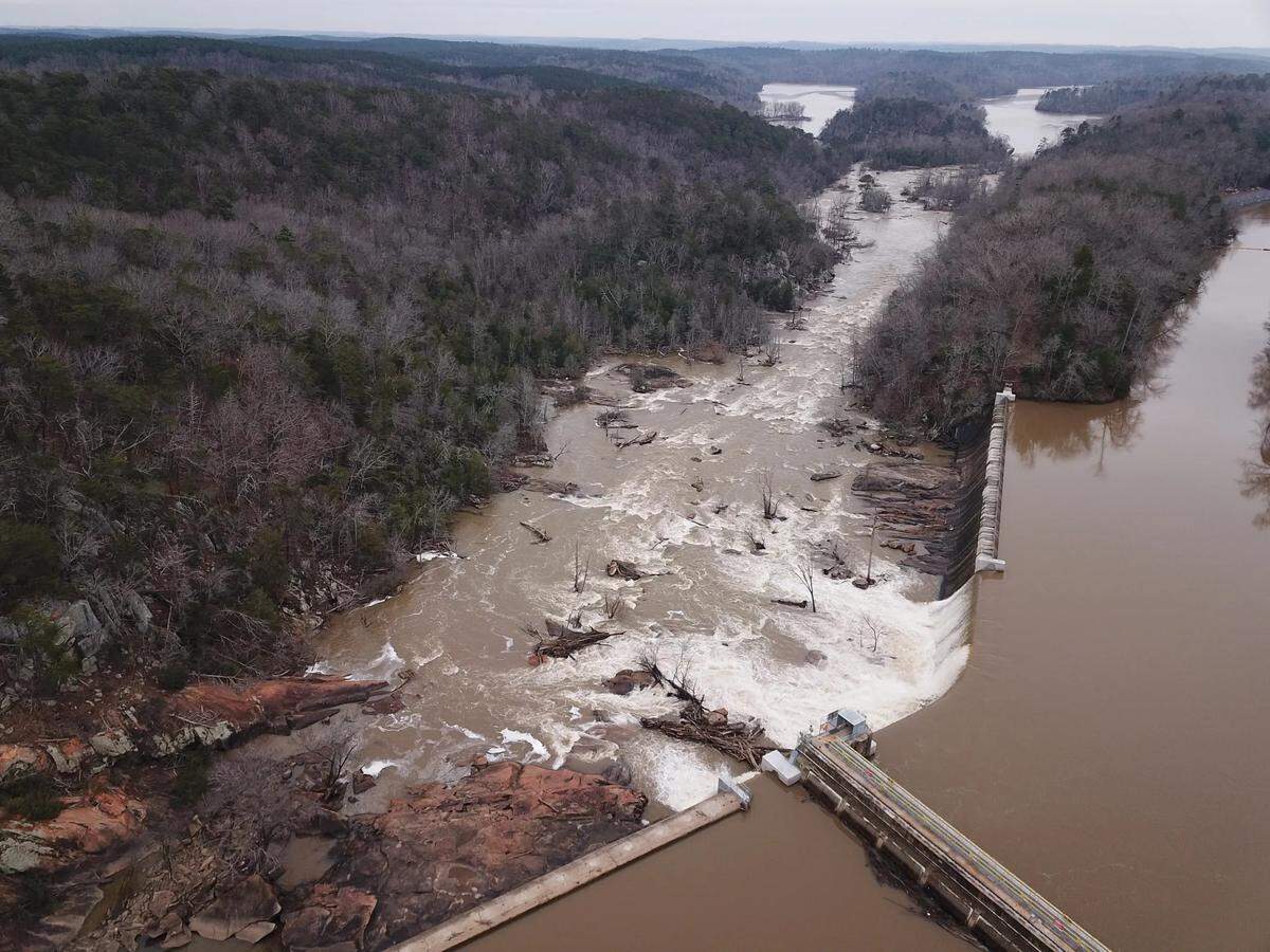 With the installation of a ramp-like structure as part of The Great Falls Whitewater Project, the northern dam now offers a thrilling 2.25-mile stretch for boaters, blending ecological restoration with adventure.
