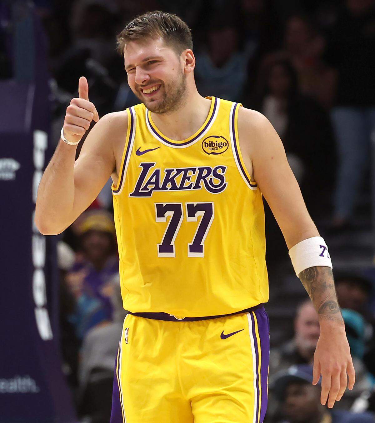 Los Angeles Lakers guard Luka Doncic winks and gives the thumbs up to his teammates following a play against the Charlotte Hornets on Monday at Spectrum Center.